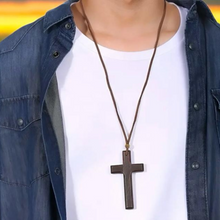 Carregar imagem no visualizador da galeria, Colar Cruz de Madeira de Oliveira  – Design Elegante e Significativo