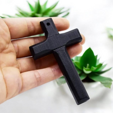 Carregar imagem no visualizador da galeria, Colar Cruz de Madeira de Oliveira  – Design Elegante e Significativo